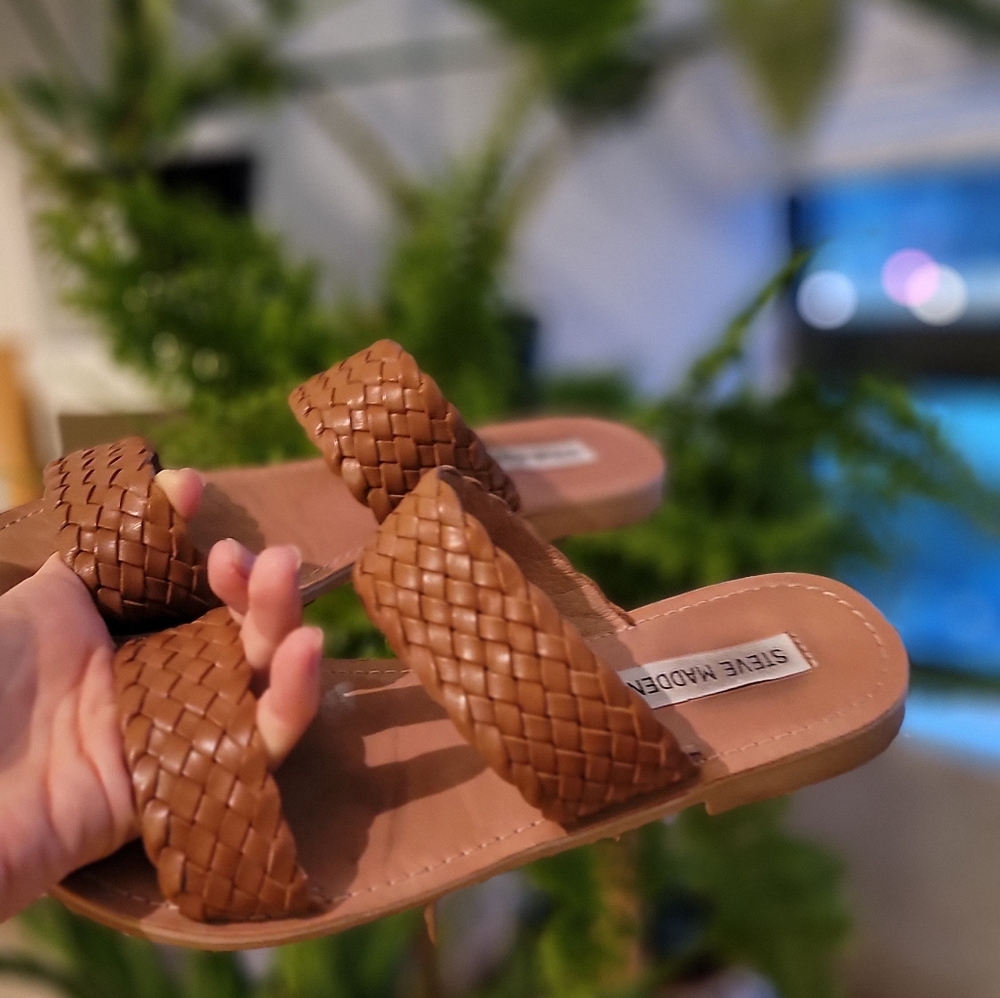 Flat woven leather sandals - Picture 5 of 5